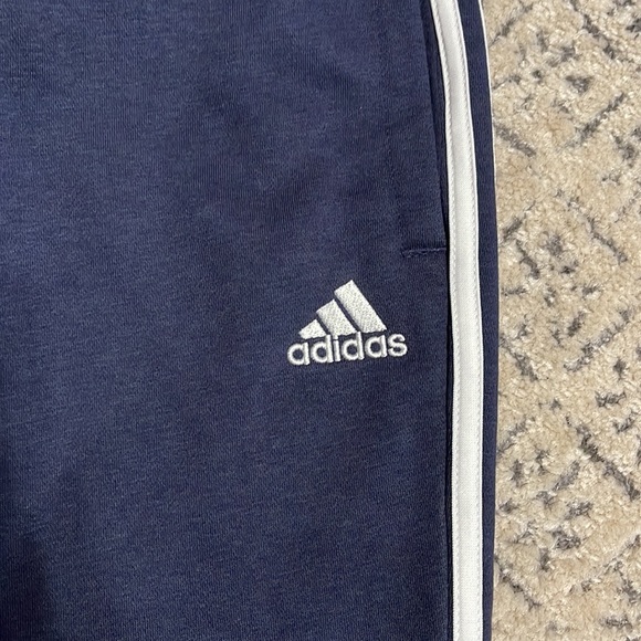 Adidas Essential Fleece 3-Stripe
Sweatpants/Joggers - Picture 10 of 14